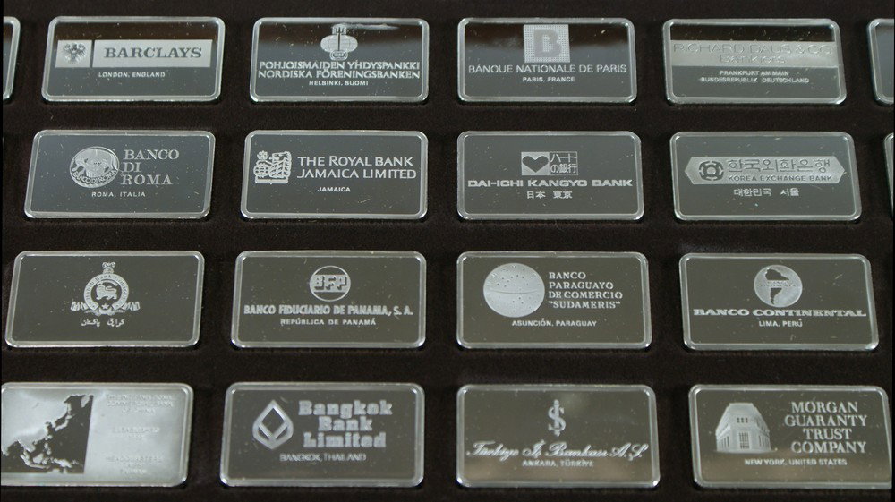 Franklin Mint sterling silver proof set of the Fi: Franklin Mint sterling silver proof set of the First International Bank Ingot Collection, (50) 1000 grain proof ingots in the original case, 50,000 grains equals 104.166 TO, not weighed, converted by 