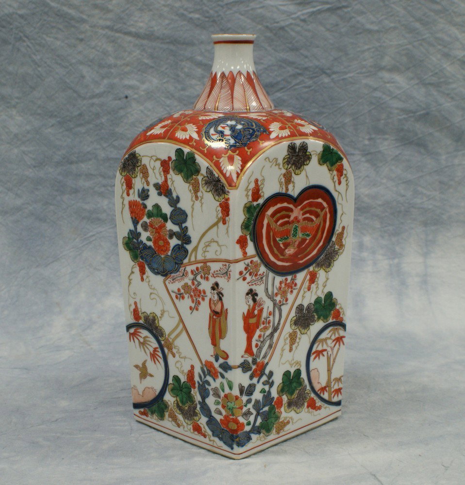 Japanese Imari Sake Jar, mid 19th century or earl: Japanese Imari Sake Jar, mid 19th century or earlier, approx 11" high