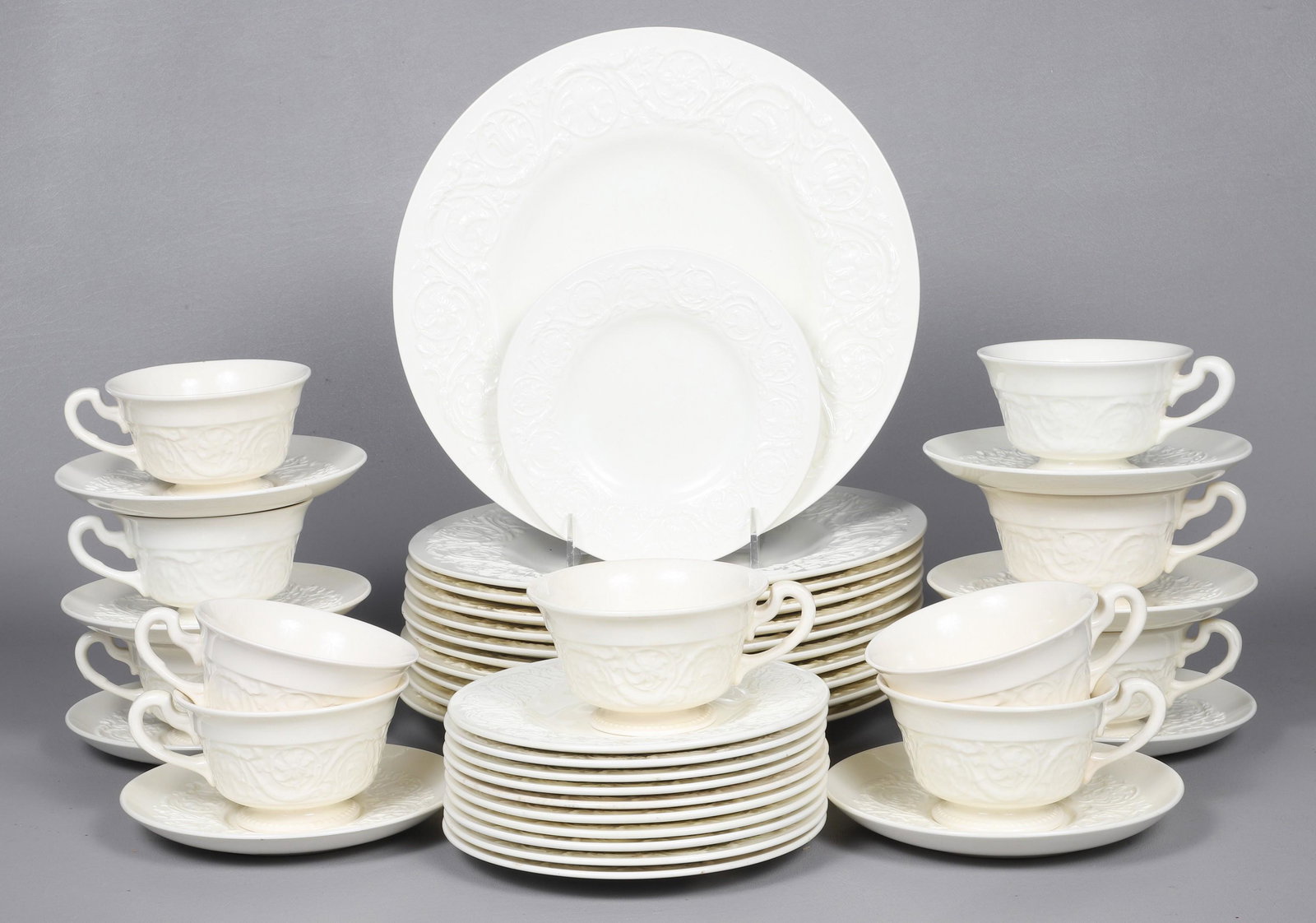 (41) Pcs Wedgwood Patrician Dinnerware (1 of 5)