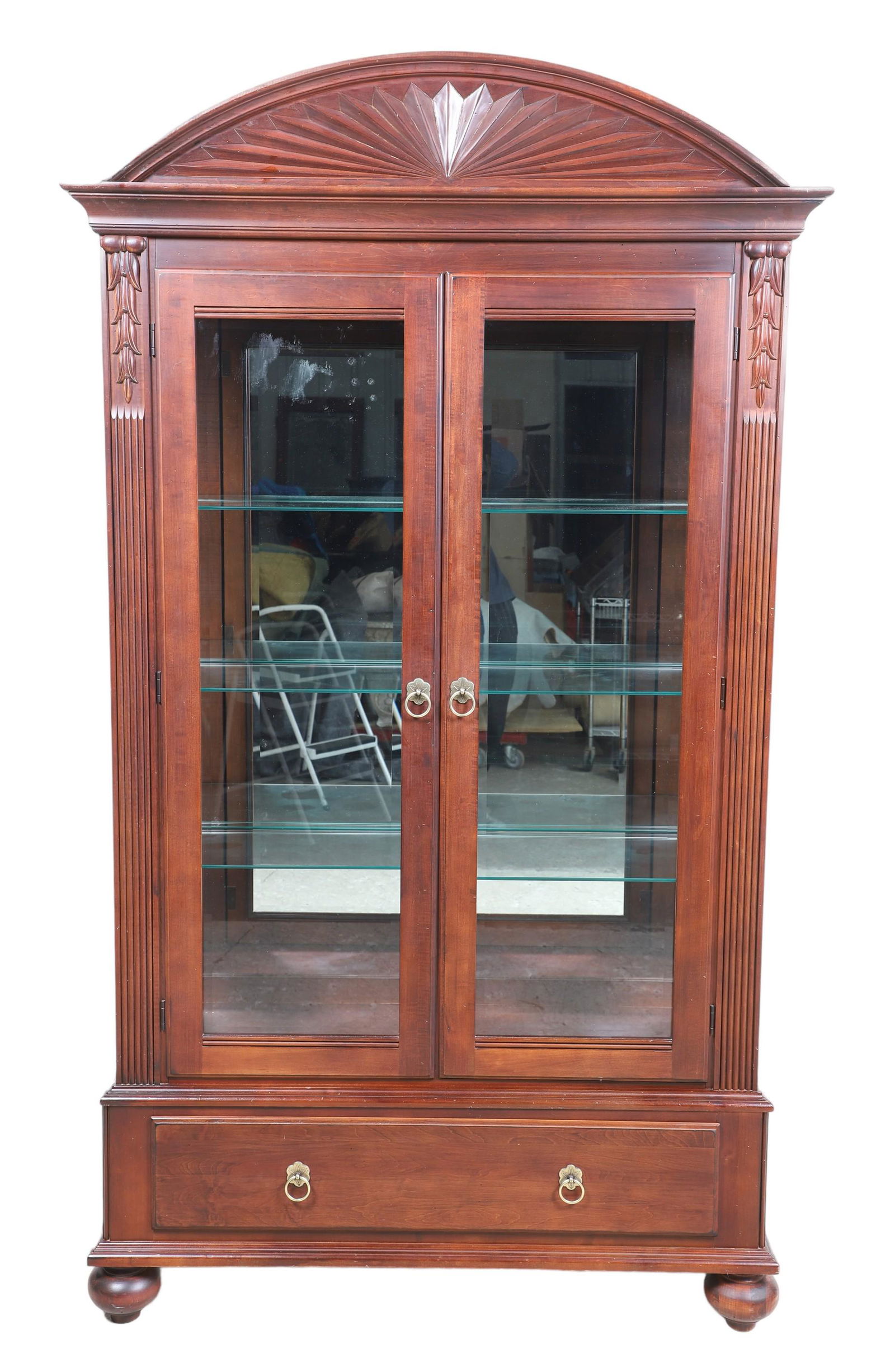 Ethan Allen mahogany 2-door display cabinet (1 of 4)