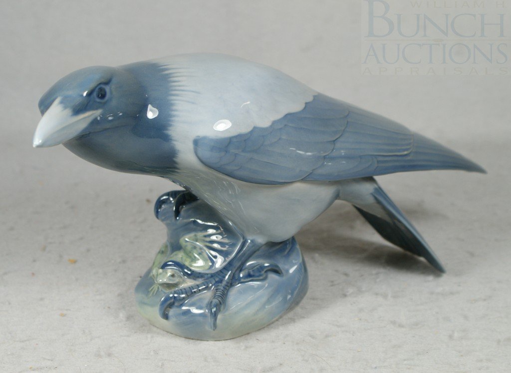 Royal Copenhagen figurines, Crow, #365, 6 3/4" h: Royal Copenhagen figurines, Crow, #365, 6 3/4" h x 14" l
