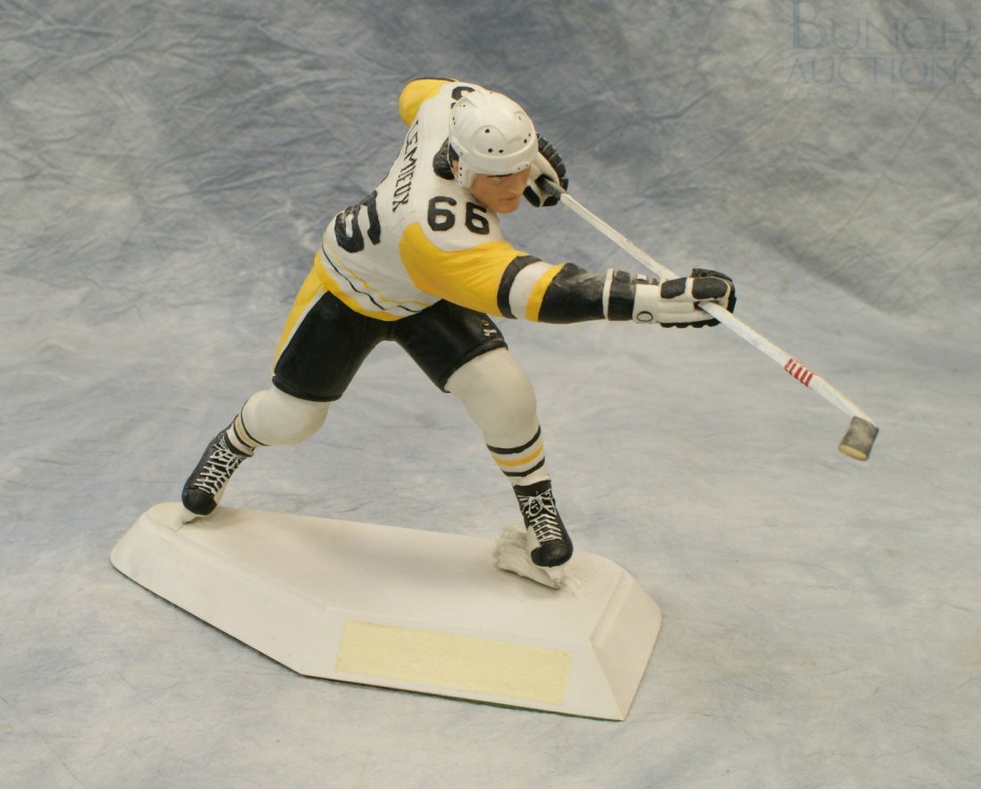 Mario Lemieux, Salvino limited edition ice hockey: Mario Lemieux, Salvino limited edition ice hockey figurine, 88/1000, 8" tall