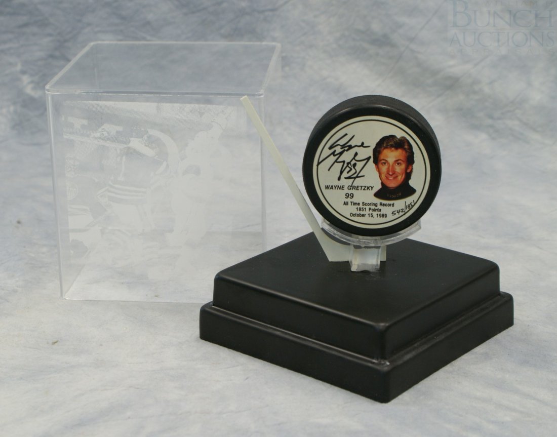 Wayne Gretzky 99 All Time Scoring Record 1851 Poi: Wayne Gretzky 99 All Time Scoring Record 1851 Points October 15, 1989, 1851 Limited Edition hockey puck, personally autographed, in display case