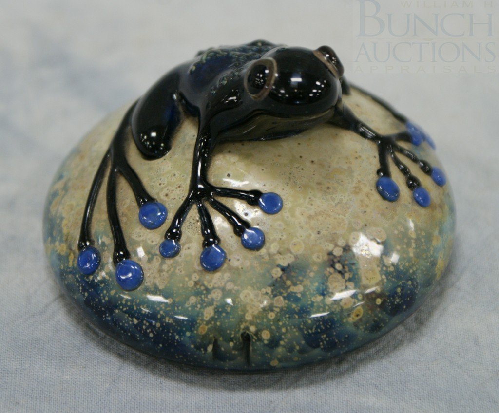 Art glass frog paperweight, signed John Nygren 1: Art glass frog paperweight, signed John Nygren 1979, 3" dia