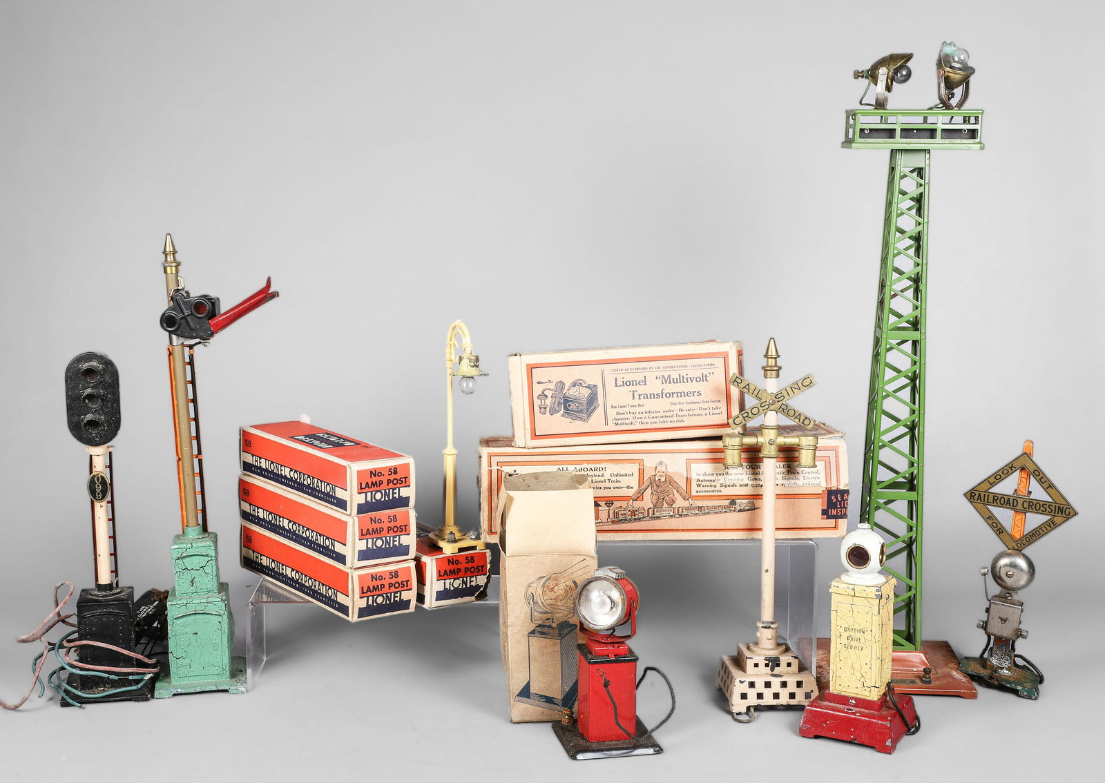 Lot of Lionel Accessories (1 of 3)