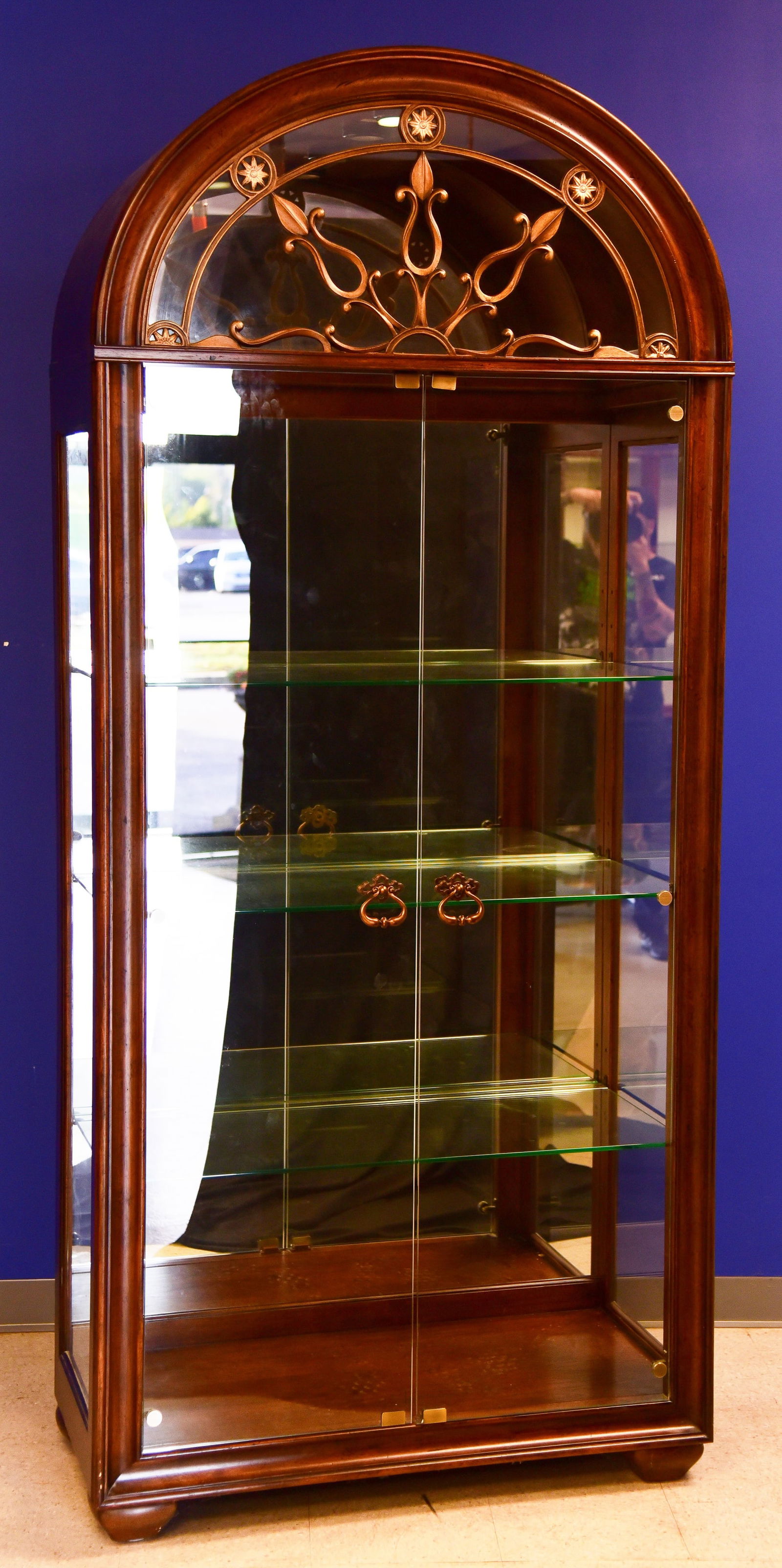 Thomasville Contemporary dometop curio cabinet (1 of 4)