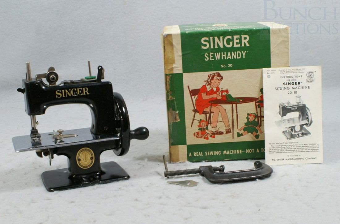 Singer Sew Handy no 20 Child's Sewing Machine, i: Singer Sew Handy no 20 Child's Sewing Machine, in excellent condition with original box, 7" h