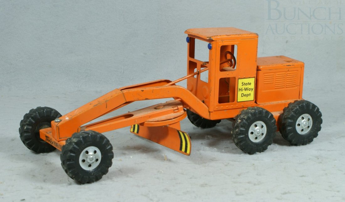 Tonka Pressed Steel State Hi-Way Dept Road Grade: Tonka Pressed Steel State Hi-Way Dept Road Grader, 16-1/2" across, minor paint loss