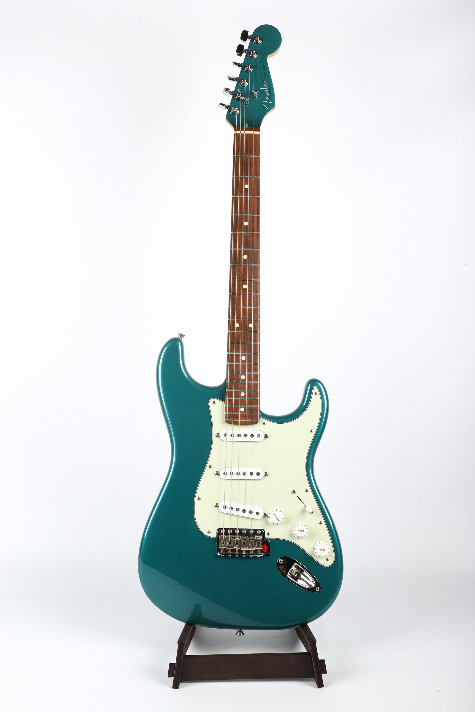 Fender 2007 Ocean Turquoise Strat, USA Serial #N5101742: Fender 2007 Ocean Turquoise Strat, USA Serial #N5101742, Hardshell case one latch broken Excellent Condition