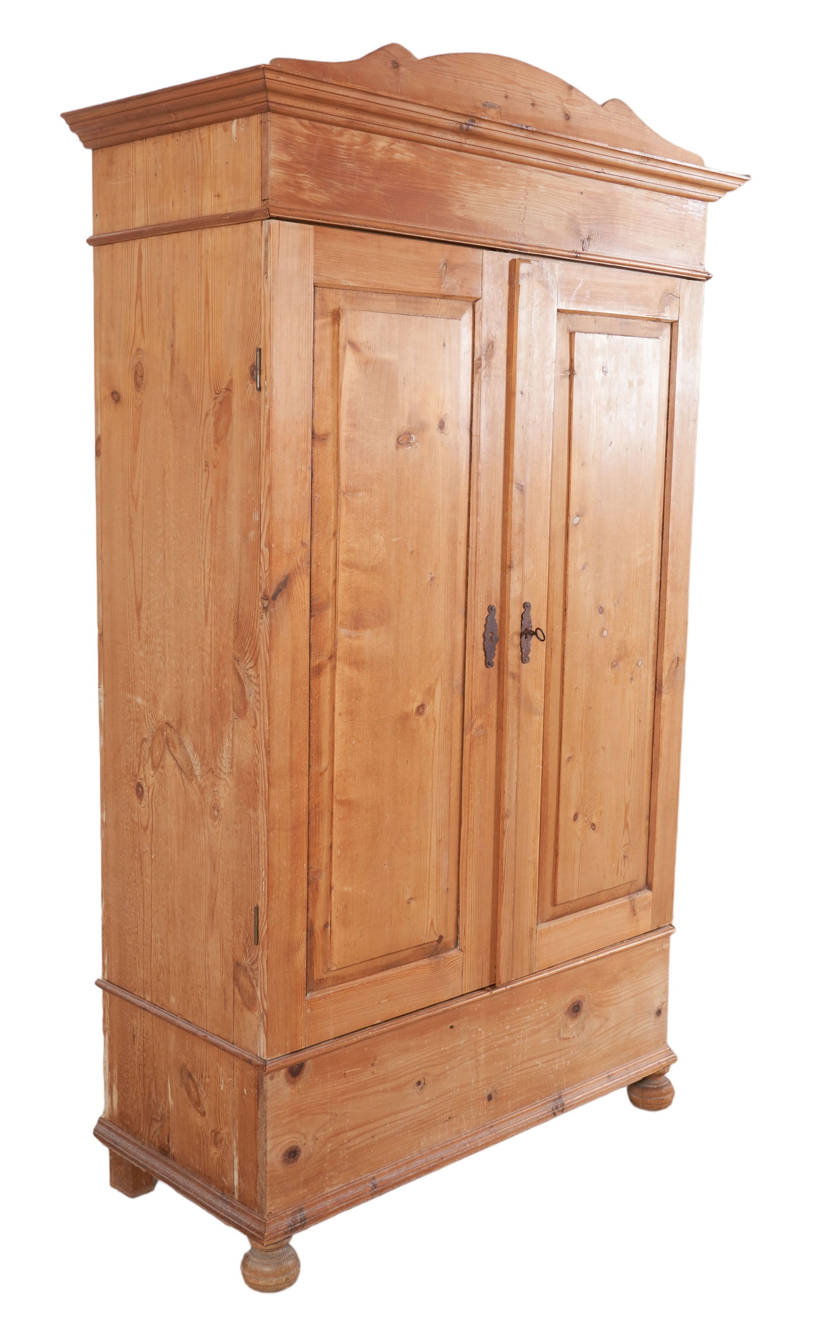 Pine 2-door paneled linen press (1 of 5)