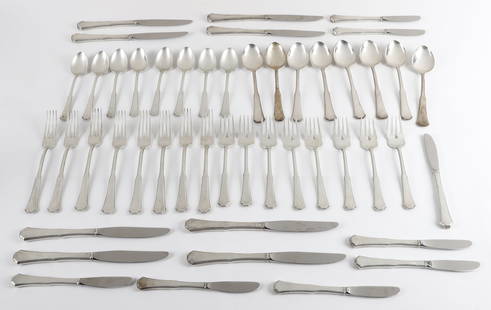 (48) Pcs Reed and Barton Sterling Flatware: (48) Pcs Reed and Barton Sterling Flatware, 'American Federal', (8) dinner forks, 7 1/2"L (8) salad forks, 6 3/4"L (8) teaspoons, 6 1/8"L, (8) tablespoons, 7"L, (8) sterling handled butter spreaders,