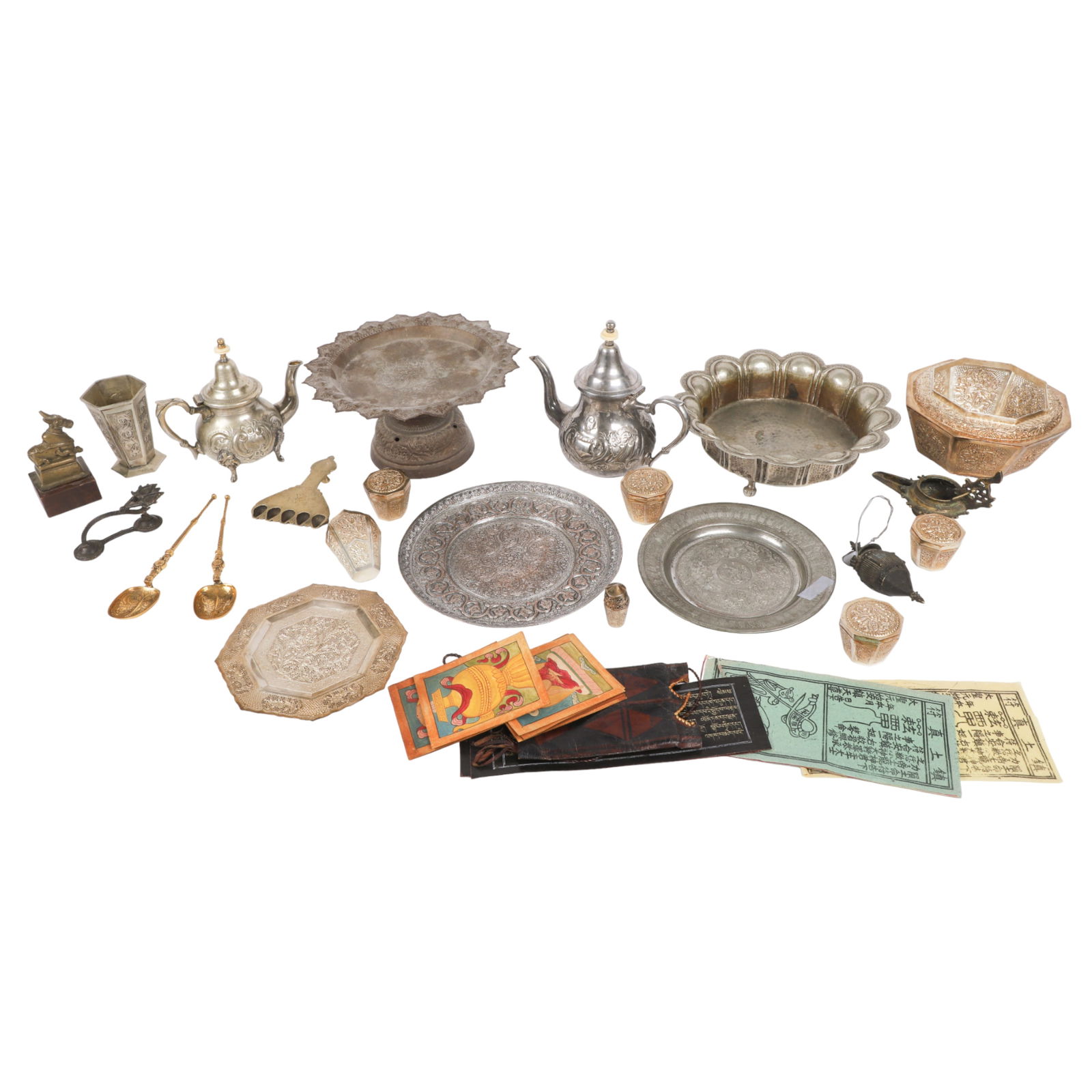World Silverplate, Chased Dishes, Oil Lamps (1 of 5)