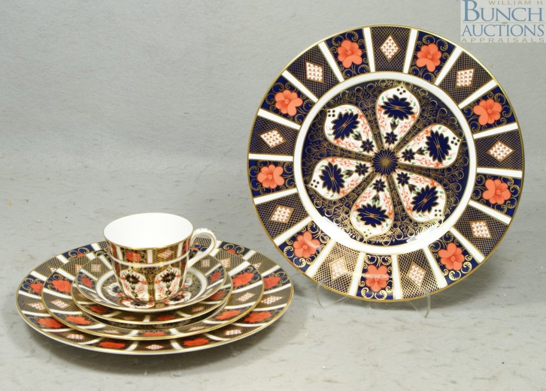 40 pcs Royal Crown Derby 1128 pattern, Old Imari: 40 pcs Royal Crown Derby 1128 pattern, Old Imari, c/o 8 each dinner plate, 8 1/2" salad plate, b&b plate, teacup, saucer, no damage noted