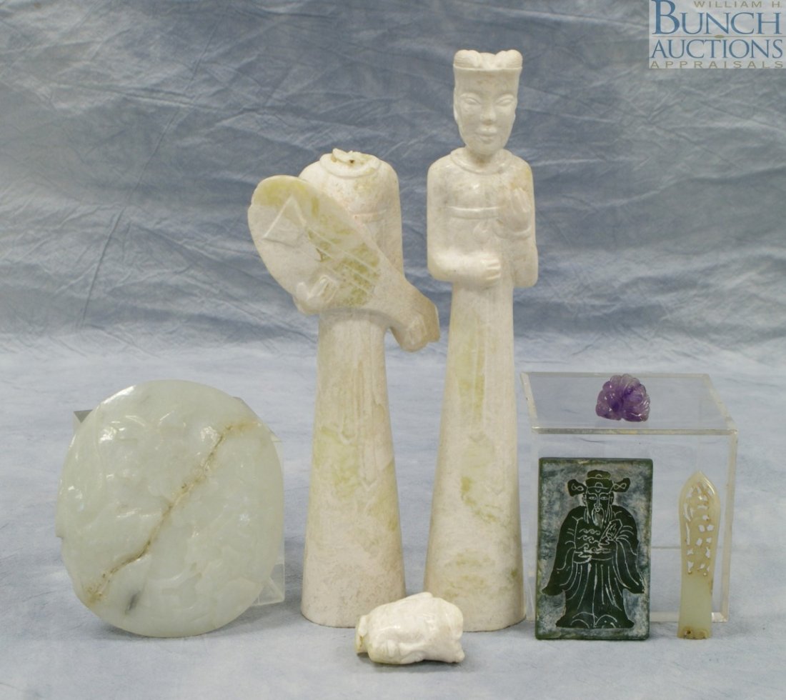 6 pcs of Chinese stone to include a pair of musi: 6 pcs of Chinese stone to include a pair of musicians, 2 hearthstone plaques, part of a hairpin, and piece of amethyst quartz. All as is