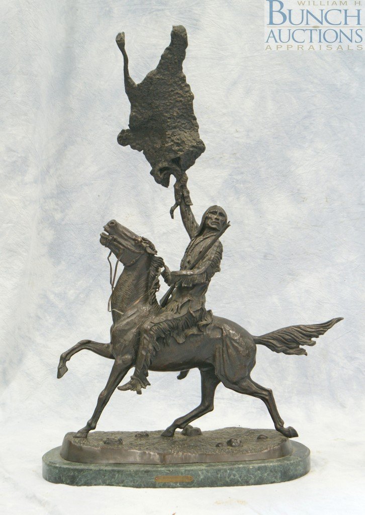 After Frederick Remington, Buffalo Signal, bron: After Frederick Remington, Buffalo Signal, bronze sculpture, green marble base, 35 3/4" h, 24" w, 20th c