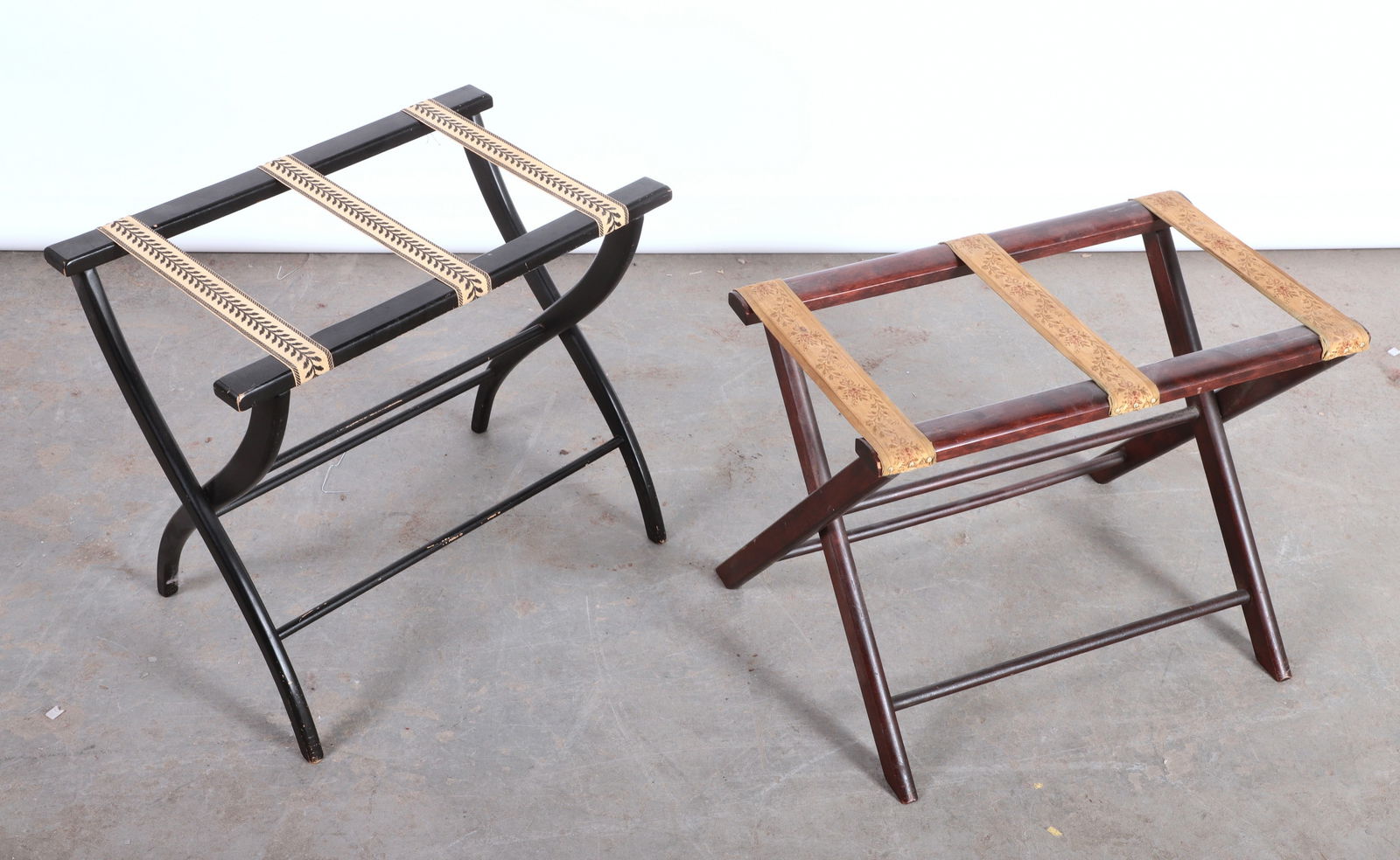 2 Luggage stands (1 of 5)