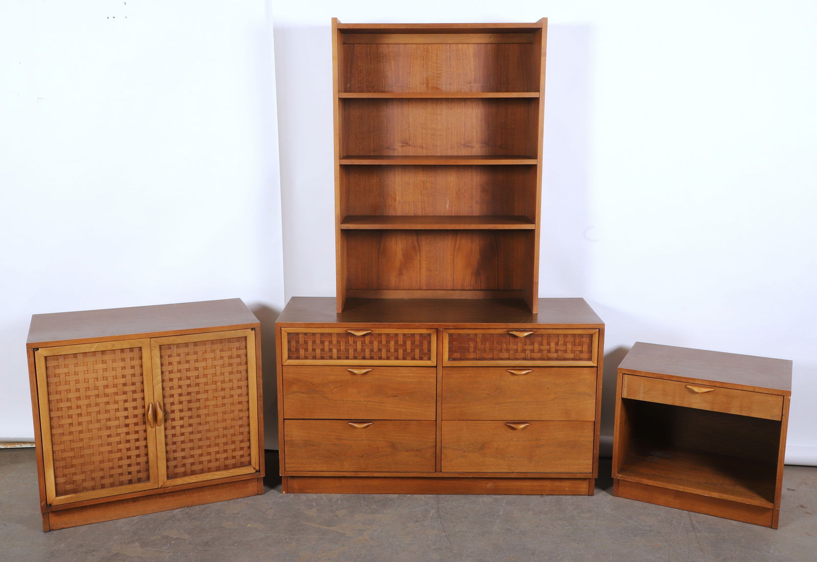 Lot of 3 pieces Lane MCM style bedroom furniture (1 of 5)