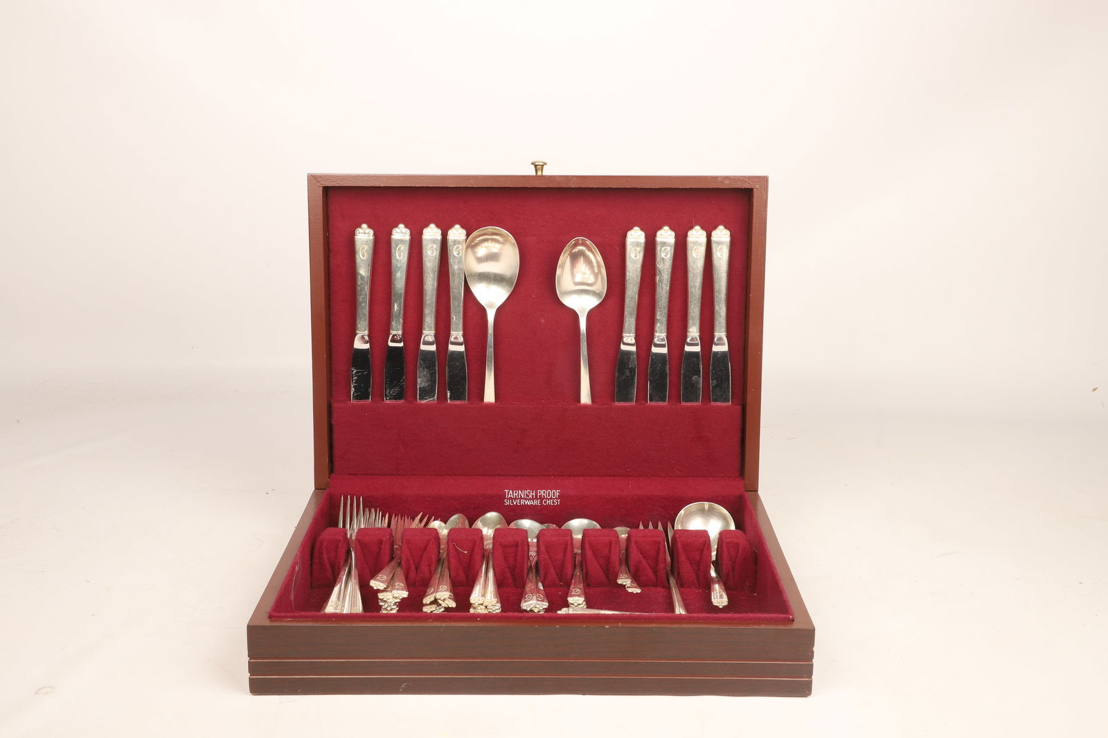 (63) Pieces Heirloom Sterling 'Reigning Beauty': (63) Pieces Heirloom Sterling 'Reigning Beauty' to include (8) dinner knives, 8 7/8"L, (8) dinner forks, 7 1/8", (8) salad forks, 6 1/2", (16) teaspoons, 6 1/8", (8) soup spoons, 6 1/2", (2) serving s