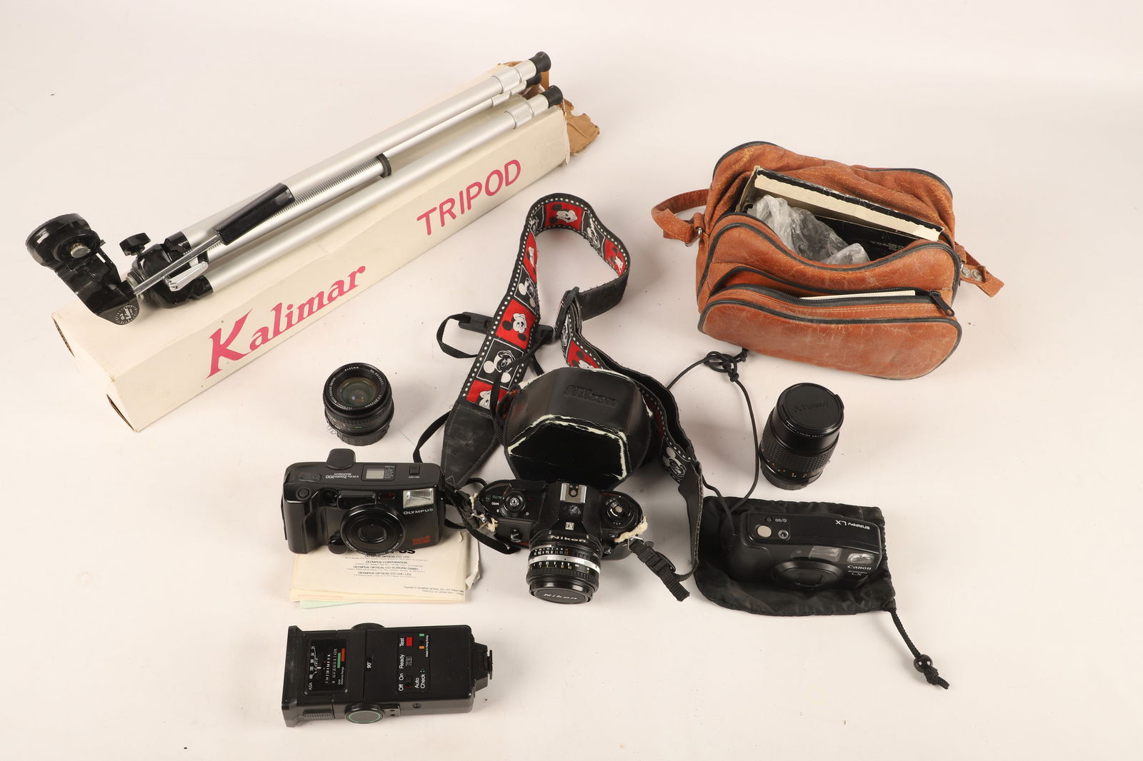 (3) 35mm Cameras & Tripod (1 of 2)