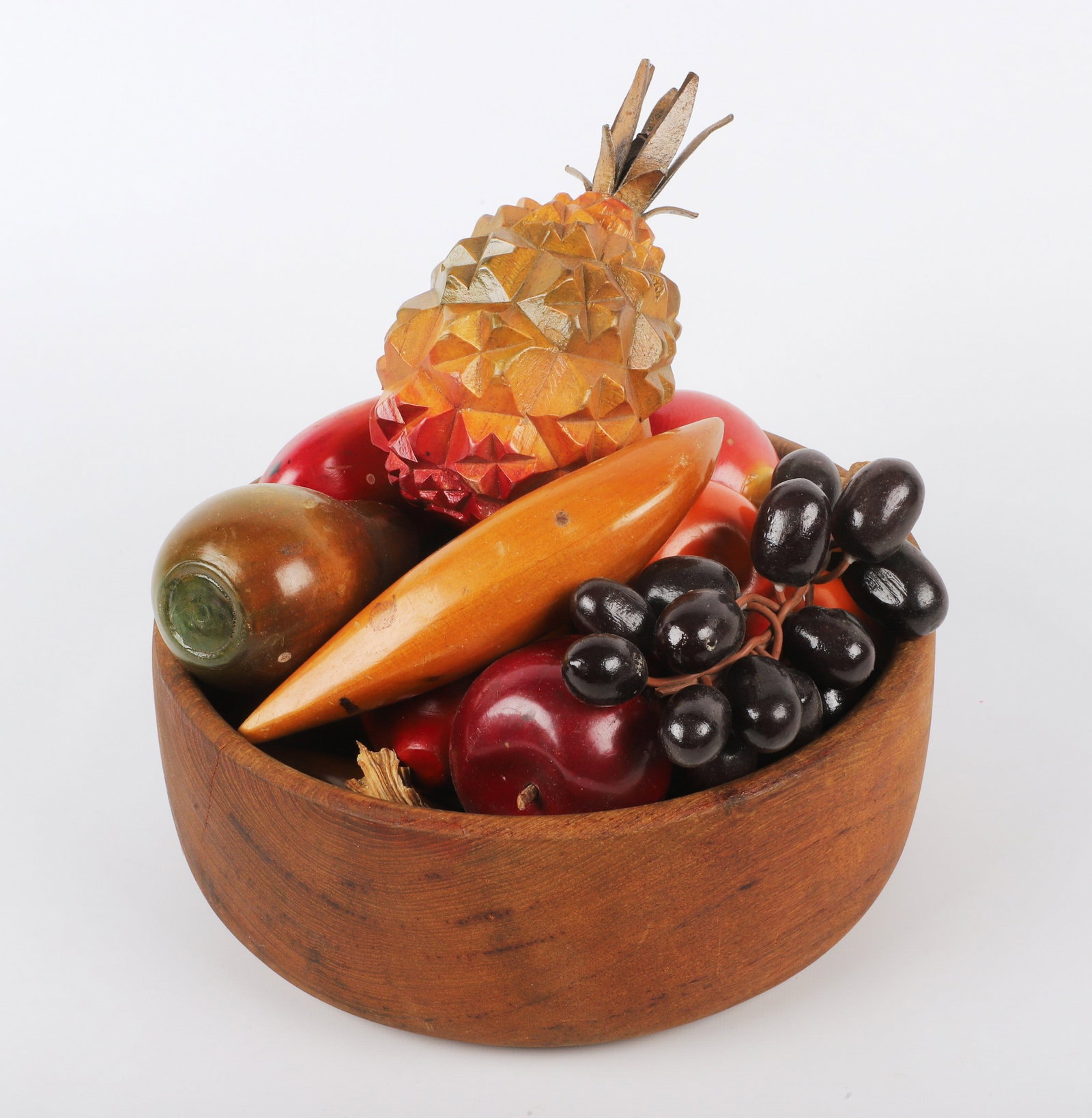 Turned wood bowl & (15) pieces fruit: Turned wood bowl (10" dia x 4" h) & (15) pieces of carved & painted wood fruit
