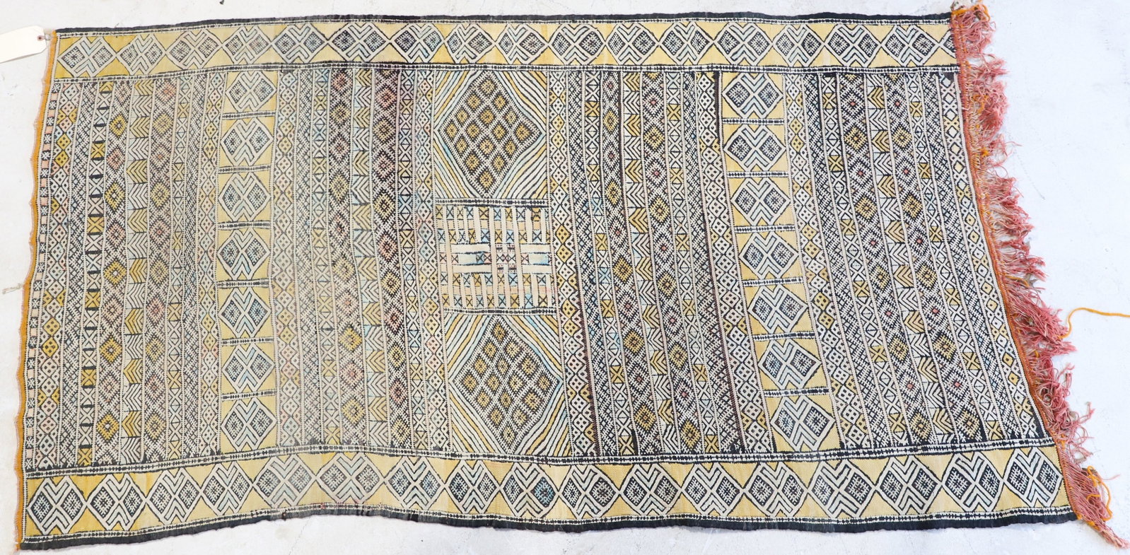 3'8" x 6'4" Turkish flatweave: 3'8" x 6'4" Turkish flatweave