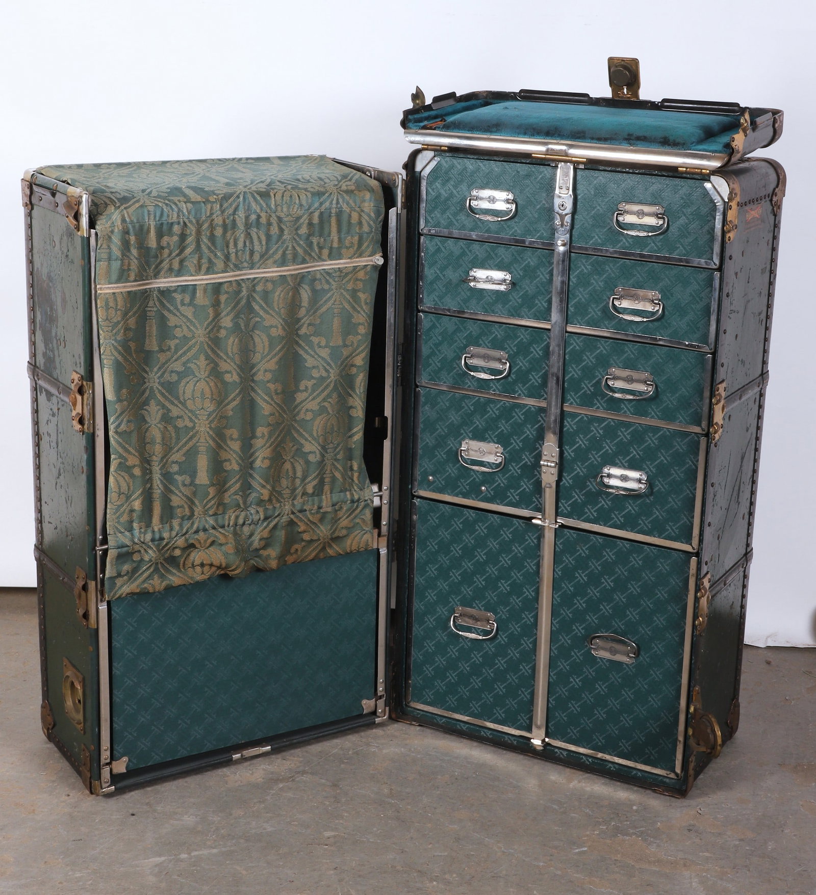 Hartmann Cushion Top Wardrobe trunk (1 of 8)