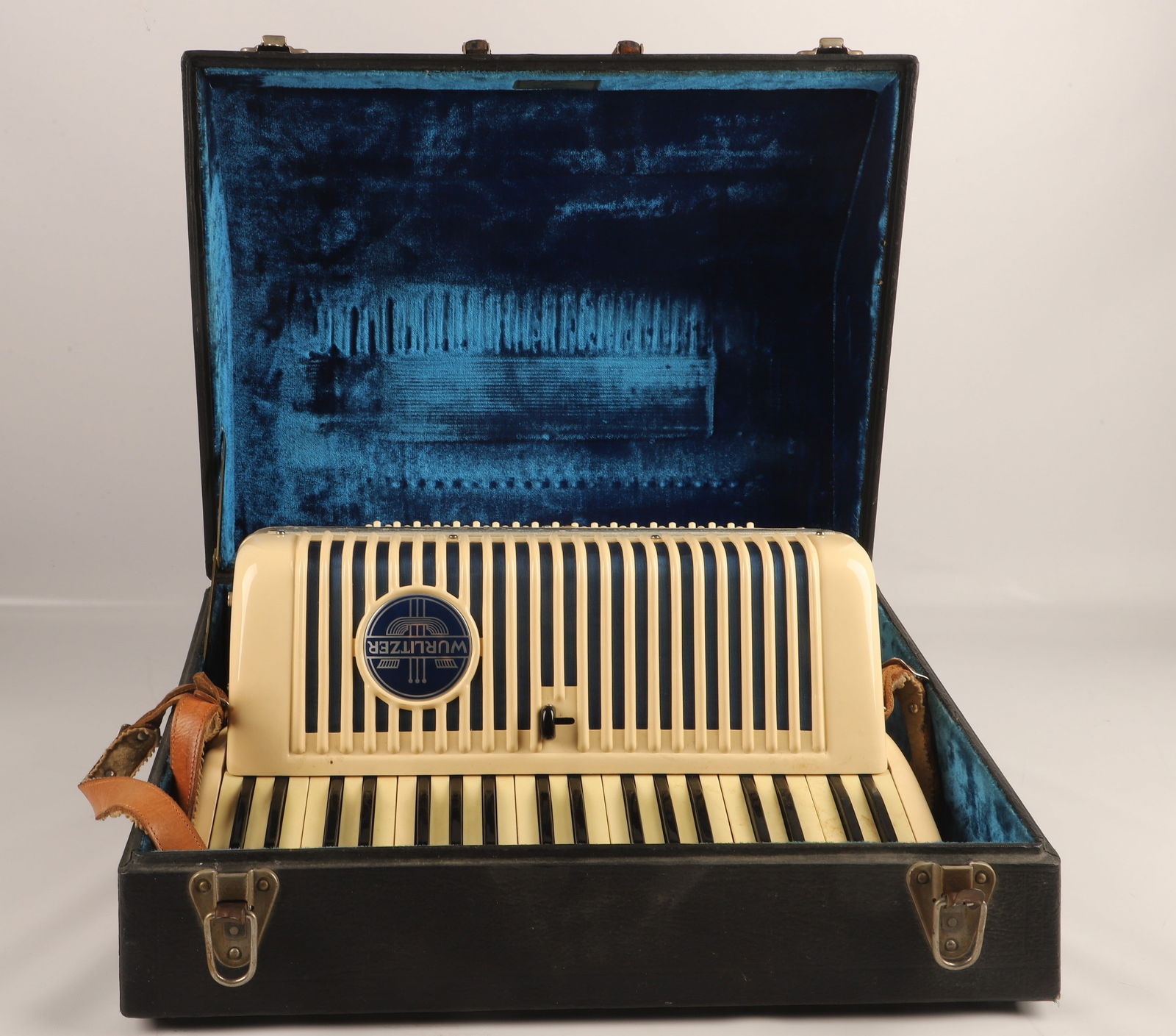 Wurlitzer accordion (1 of 6)