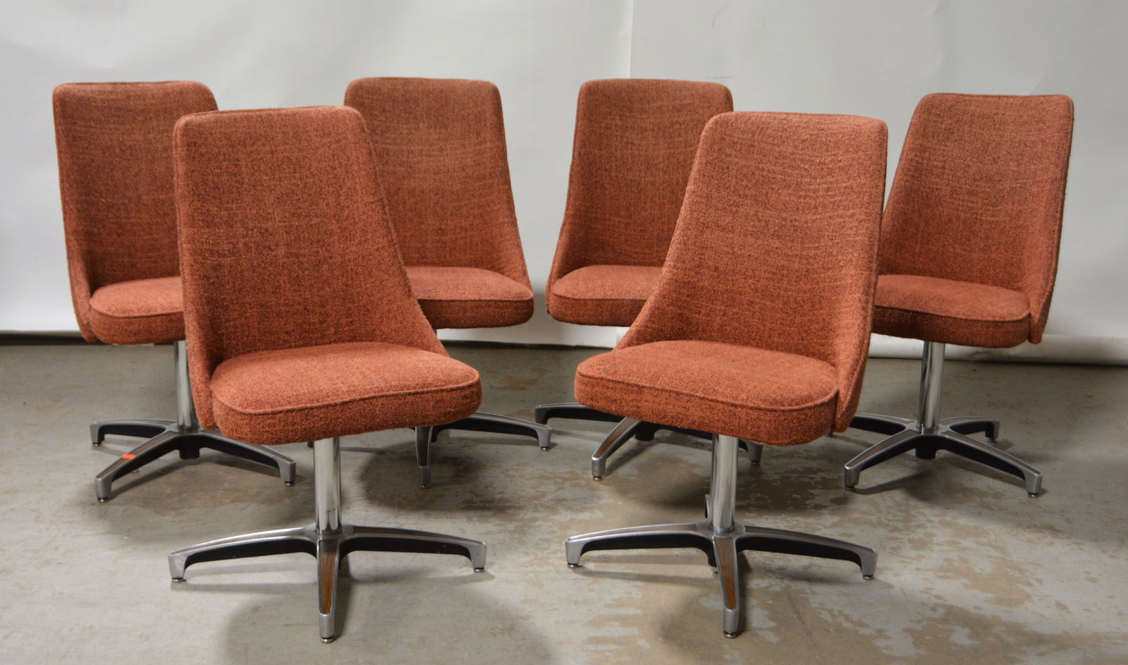(6) Chromcraft mcm dining chairs: (6) Chromcraft mcm dining chairs, mauve upholstery, on swivel chrome and metal base, with applied walnut accents, 35"H x 25"W x 25"D