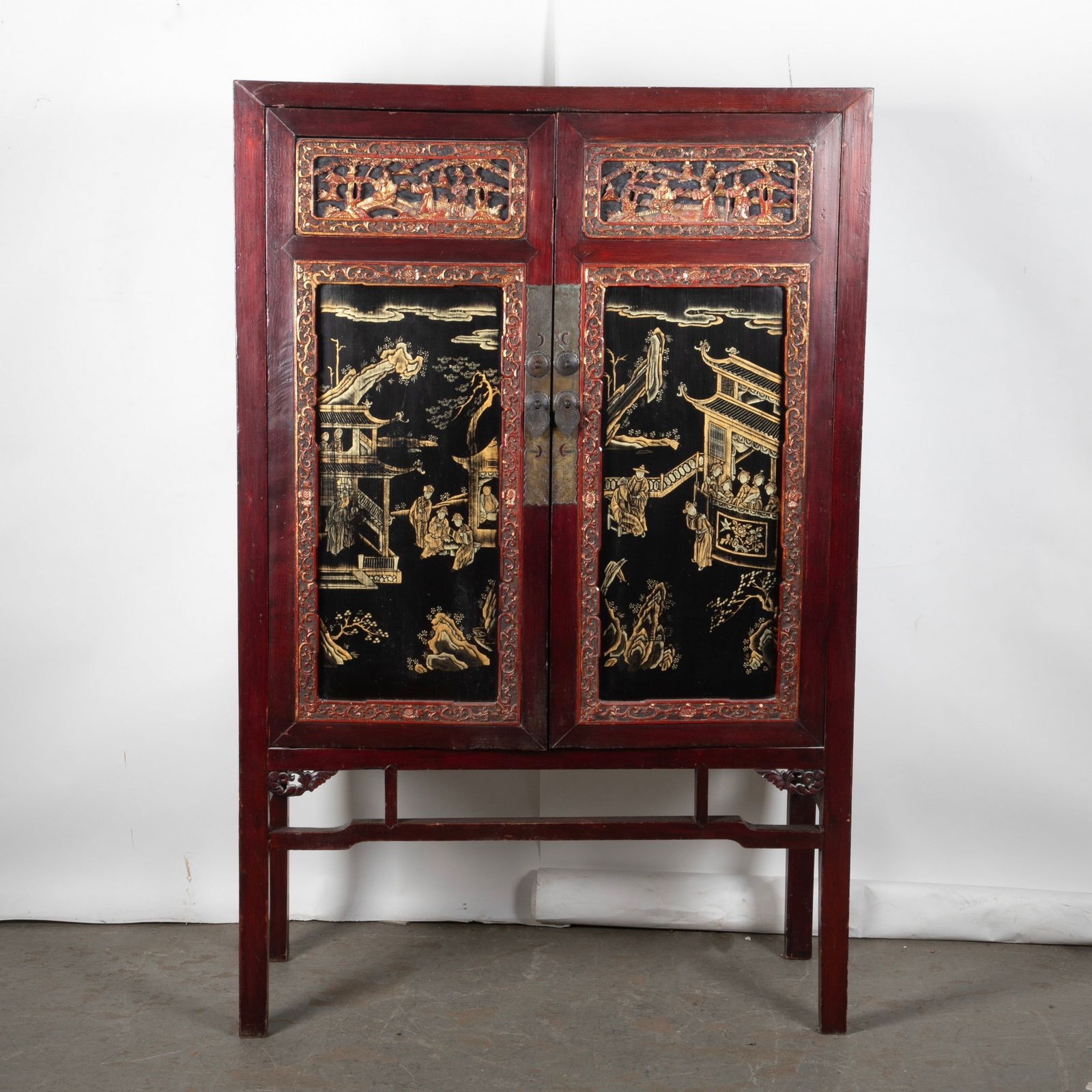 Red and gilt Asian cabinet (1 of 4)