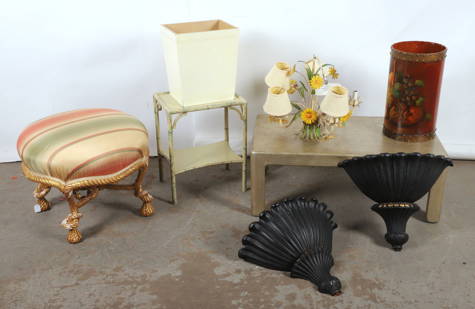 (8) Piece decorative accessory lot (1 of 7)