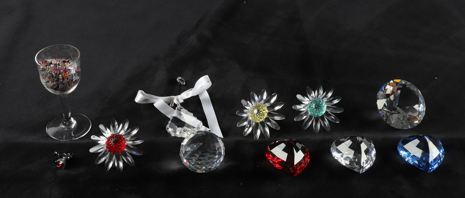 Lot of Swarovski crystal items: Lot of Swarovski crystal items, some with original boxes, including (3) SCS flowers, (3) heart paperweights, SCS swan paperweight, diamond paperweight, swan tie tack, stick pin with dangling crystal,