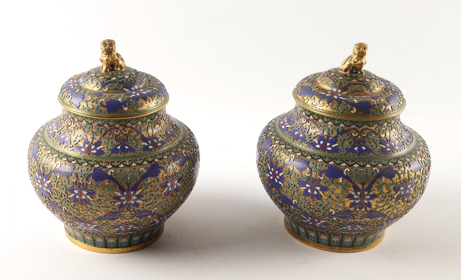 Pair of Chinese cloisonne covered jars: Pair of Chinese cloisonne covered jars, foo dog finials, 8-1/2" h