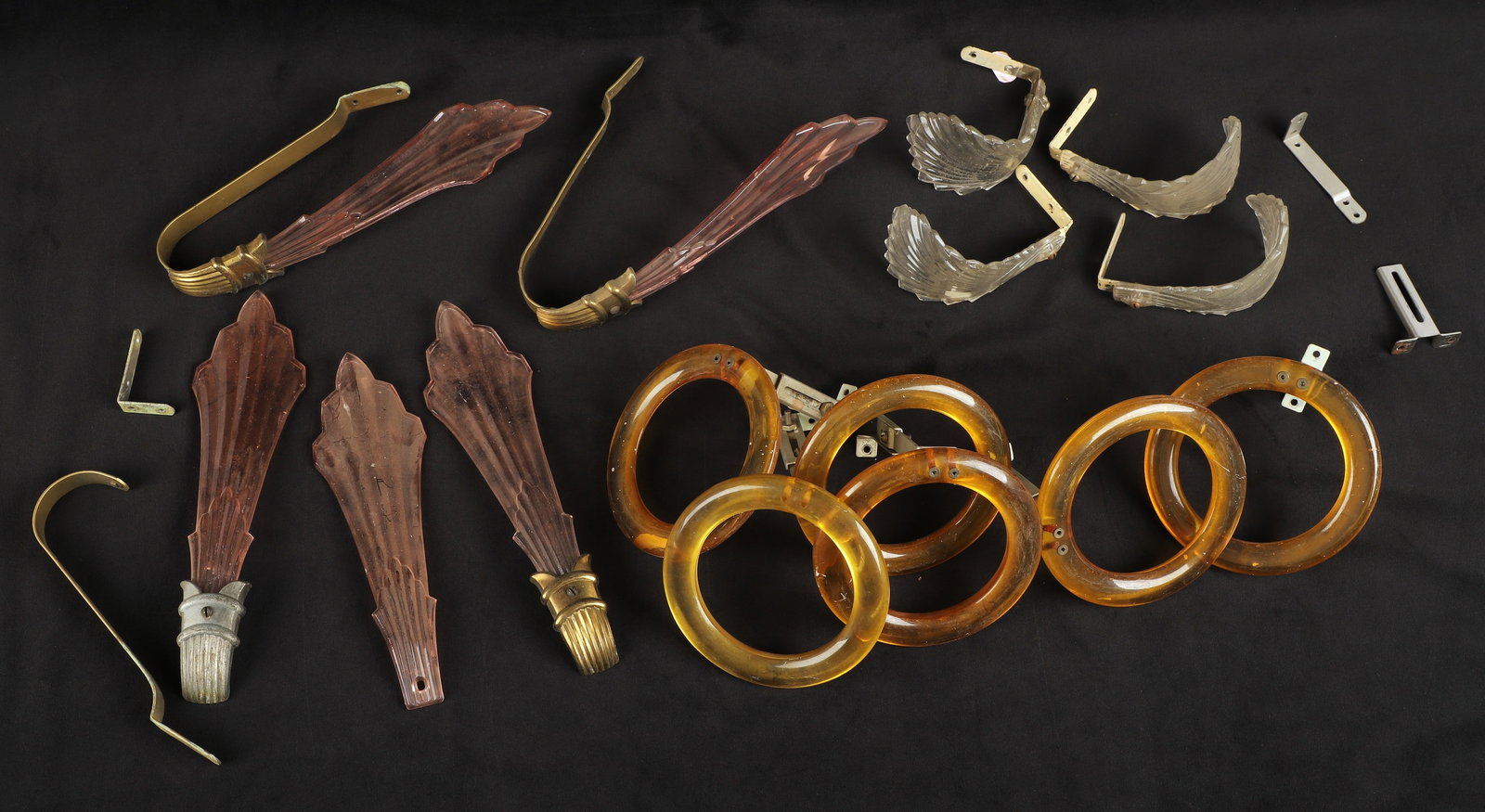 Lot of vintage glass & lucite curtain tiebacks (1 of 7)