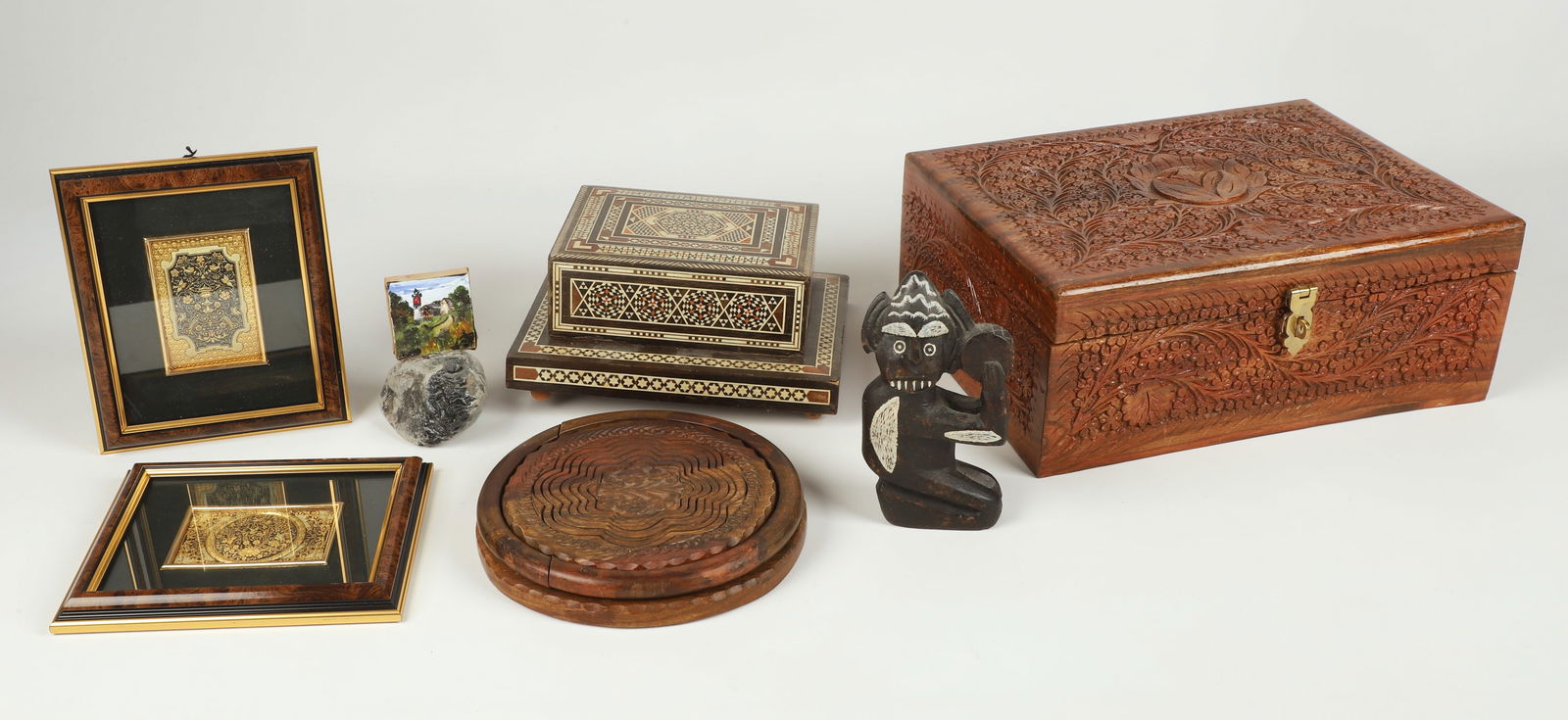 (7) Decorative items (1 of 9)