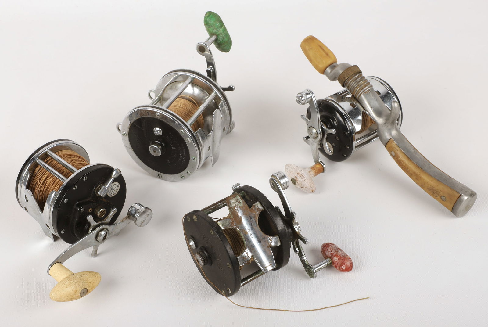 (4) Fishing reels (1 of 5)