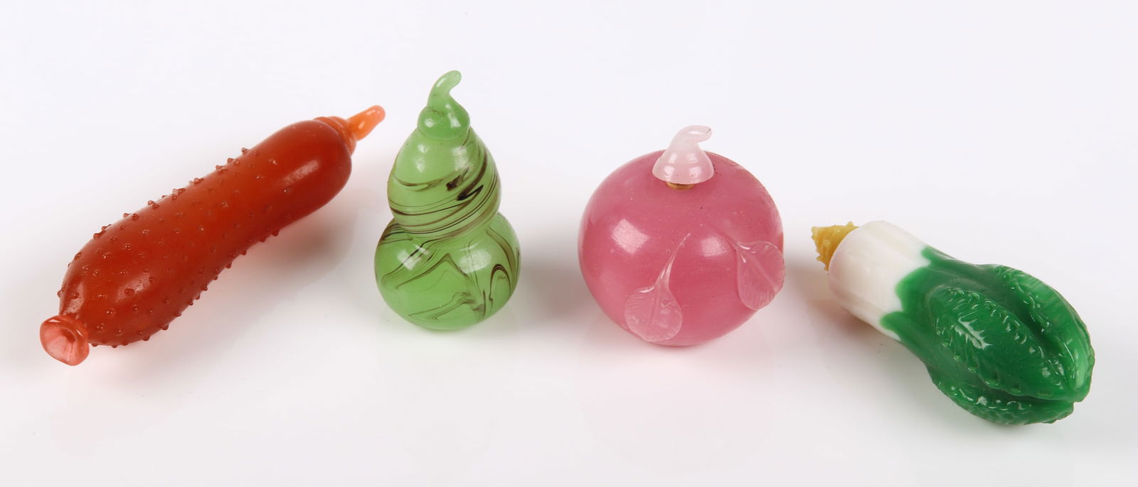 (4) Chinese Peking Glass snuff bottles (1 of 9)