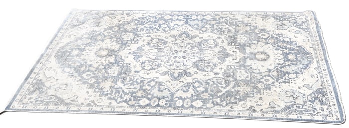 6'6" x 8'11" Decorative 20th Century Rug