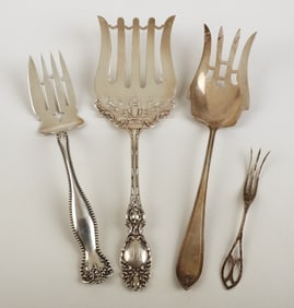 (4) Sterling silver serving forks, 8.555 TO