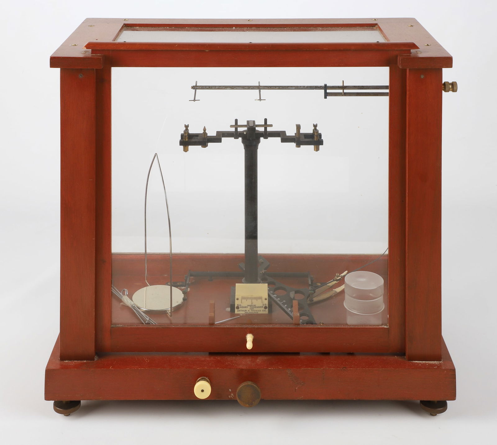 Henry Troemner scale in case (1 of 6)