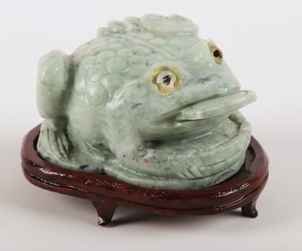Chinese carved stone money toad paperweight