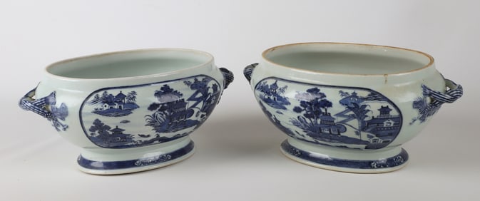 Pair of Chinese porcelain Nanking  tureens