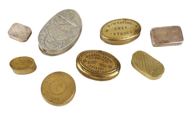 (8) Silver and Brass Snuff Boxes and Vinaigrettes (1 of 18)