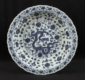 Large Chinese blue & white porcelain charger