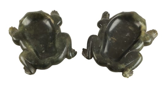 Pair of Chinese spinach jade frog brush washers