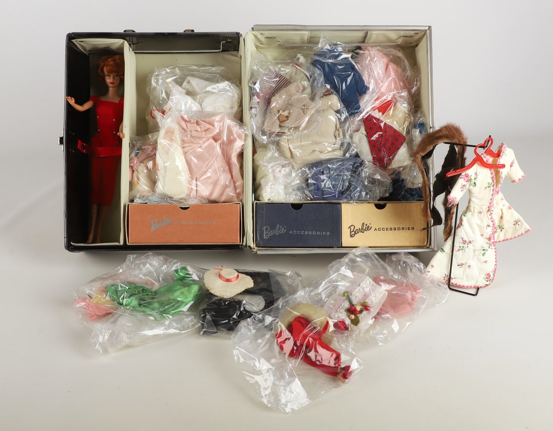 Vintage Barbie doll with case & accessories (1 of 6)