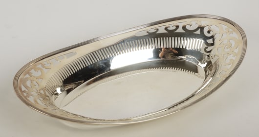 Sterling silver pierced bread bowl, 7.965 TO