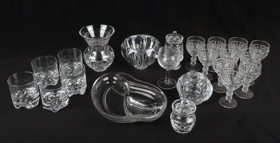 (22) Pieces of glassware