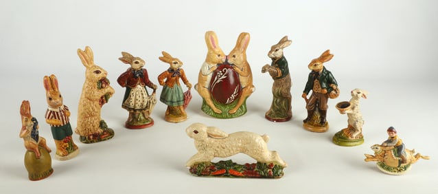 (11) Vaillancourt Folk Art Easter Bunny Figures