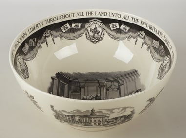 Wedgwood Philadelphia Bowl on Stand