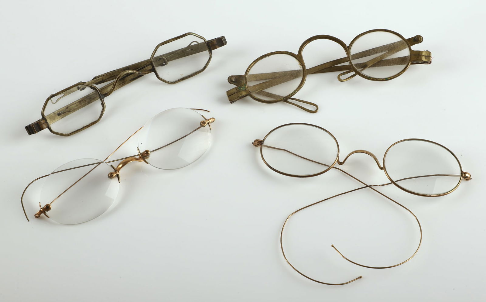 (4) Pair of wire rimmed eyeglasses: (4) Pair of wire rimmed eyeglasses spectacles, one marked 14K on arm